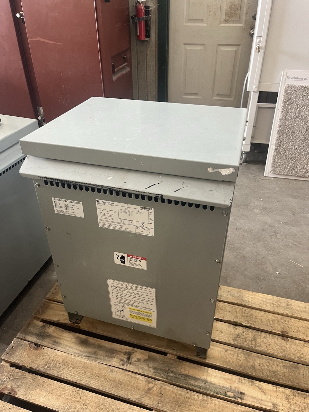 GE Emerson Hevi-Duty 3 Phase To Single Phase Transformer 25KVA Dry Type 150° C