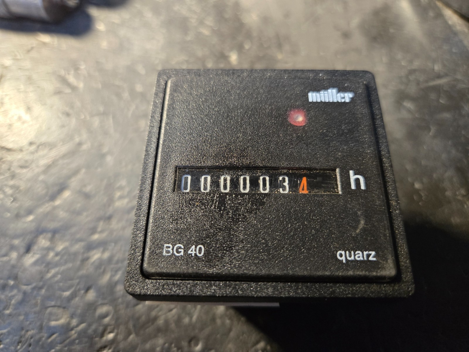 Miller BG 40.X7 Quartz Elapsed Time Hour Meter 12-48V DC Panel Counter 3.4 Hours