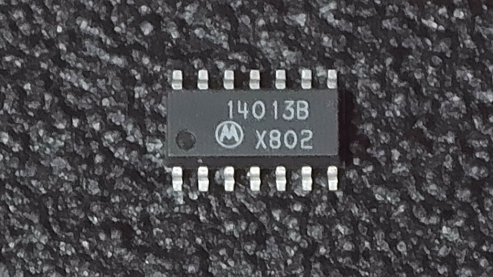 Motorola MC14013B (14013B) Dual D-Type Flip-Flop IC SOIC14 - New