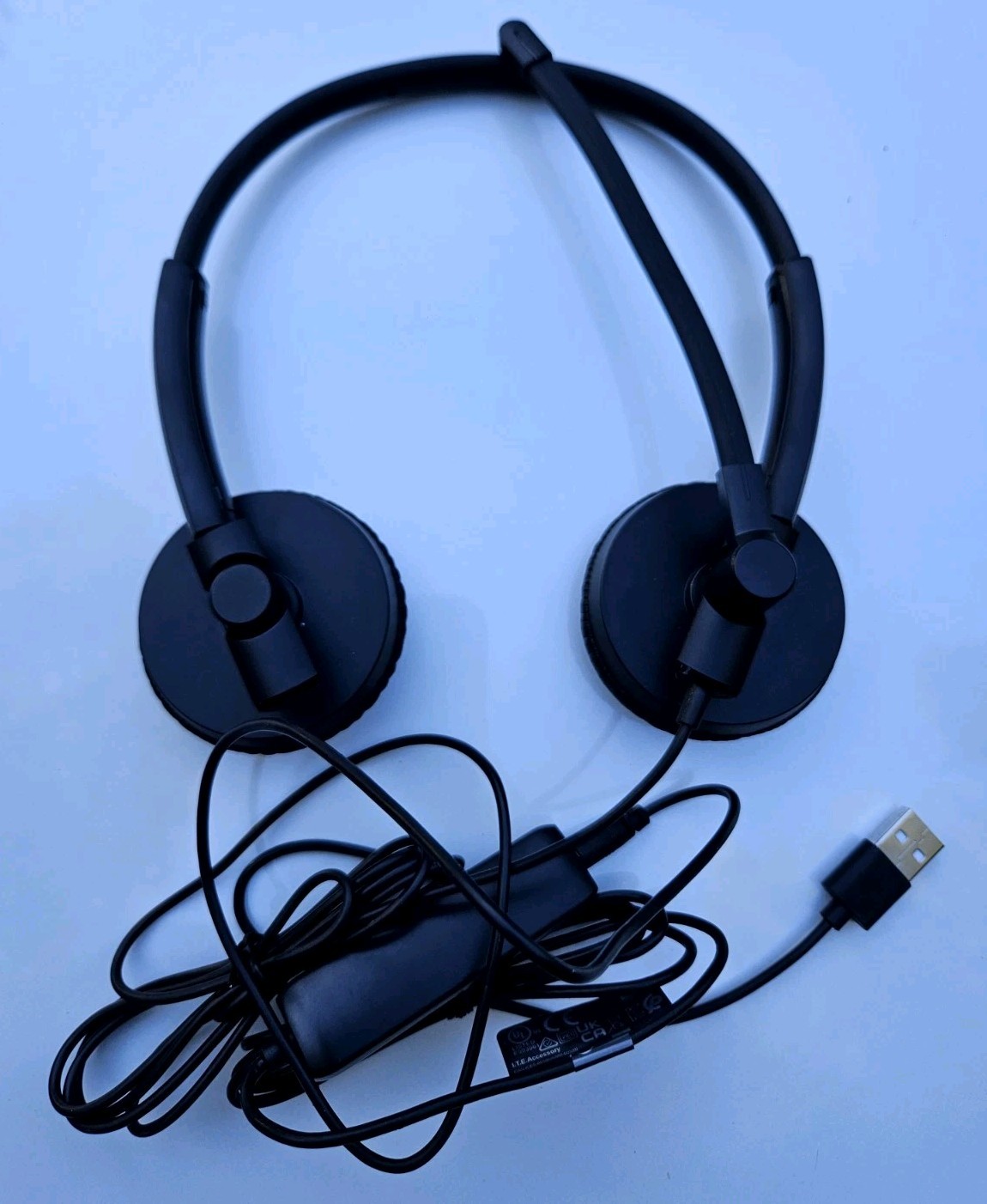 Dell Stereo Headset Dell HS2201 Black New USB wired with noise-canceling Zoom