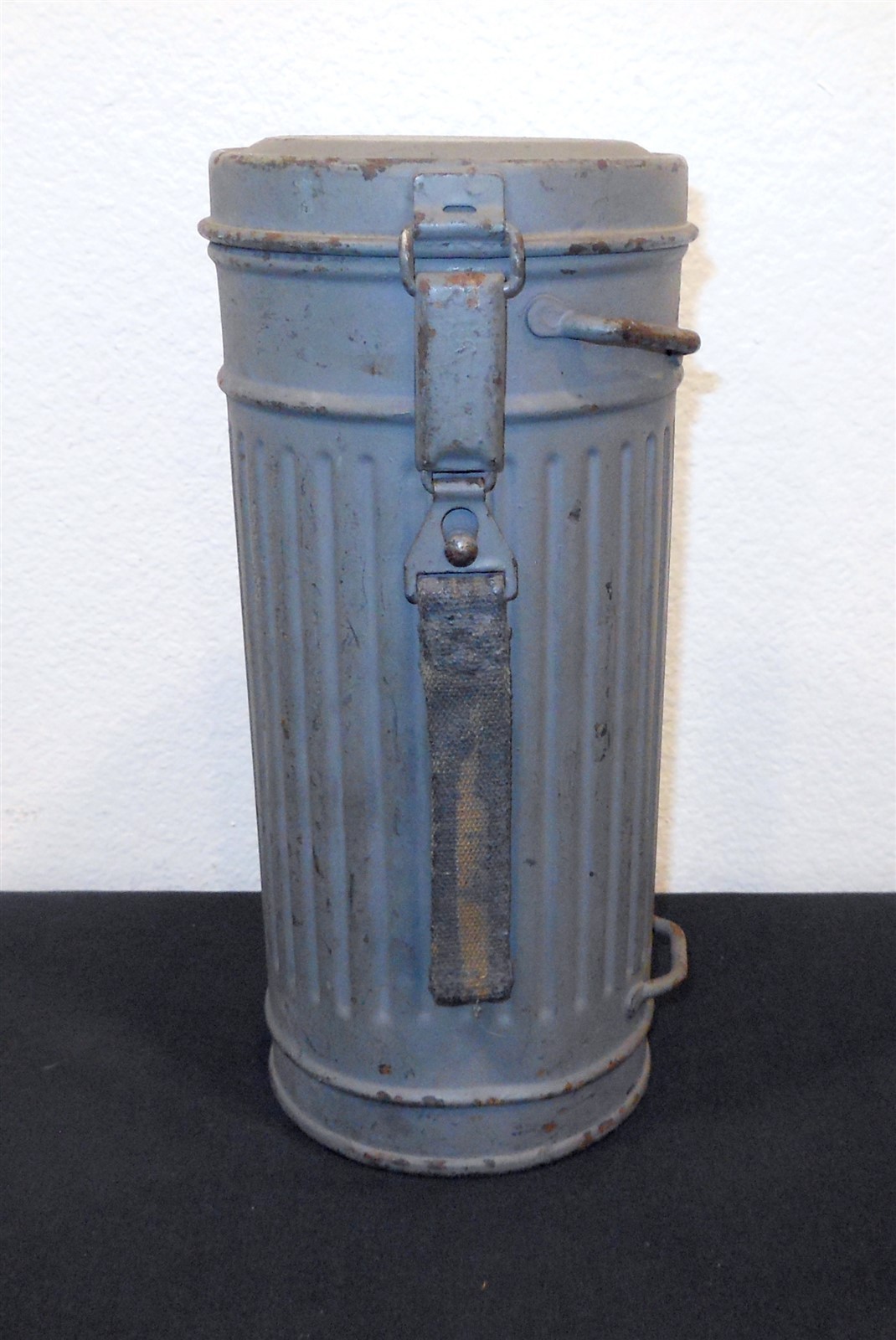WW2 German Kriegsmarine Gasmaske Blechbüchse - M38 GAS MASK CANISTER - SUPERB!