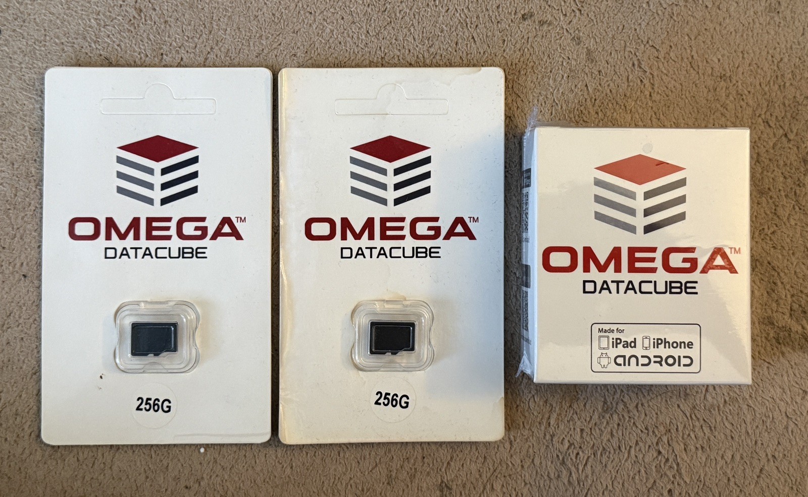 Omega Datacube Photo & Video Backup Device with 2 256 GB Memory Cards-NEW SEALED
