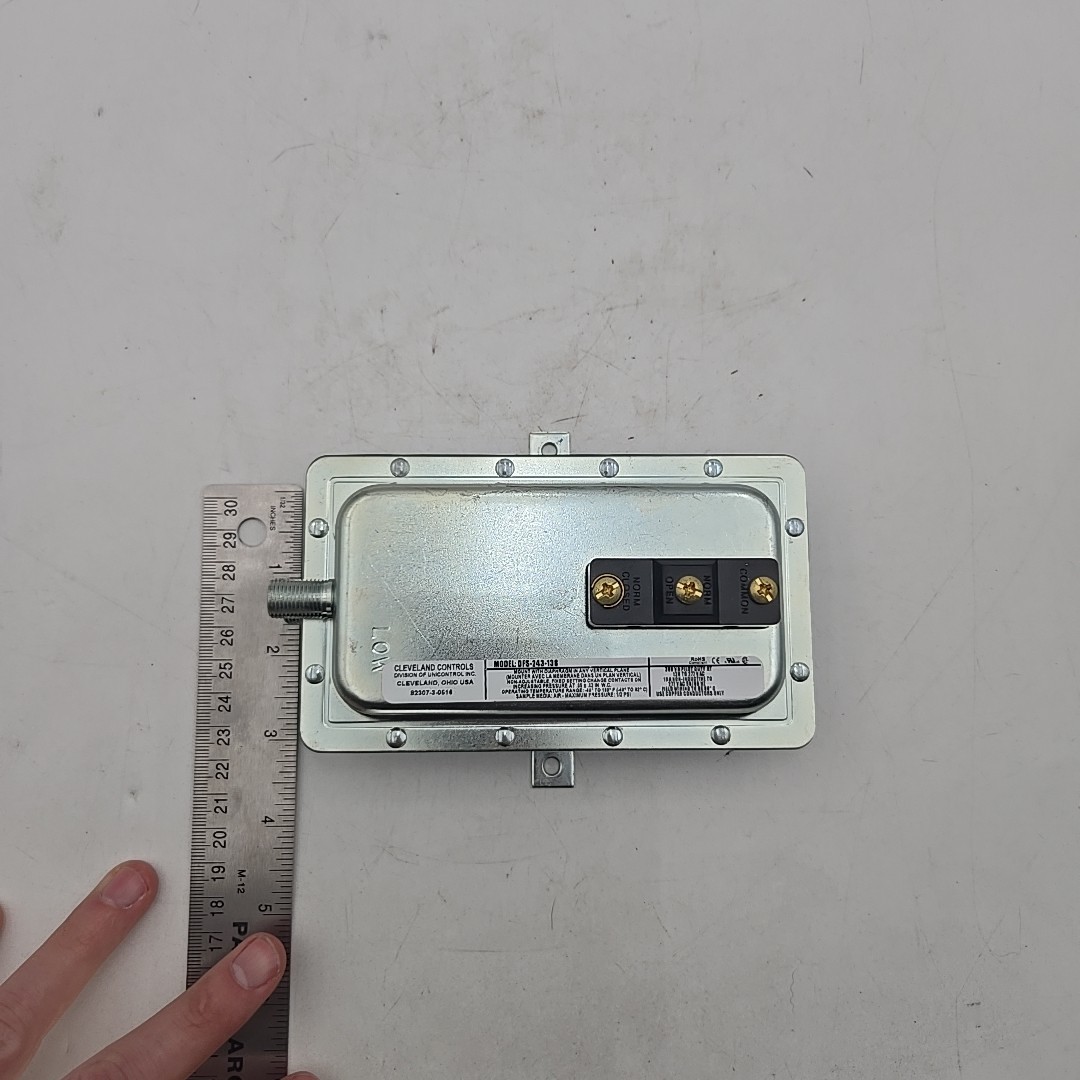 Cleveland Controls Model DFS-243-138 Fixed Mounted Air Pressure Switch