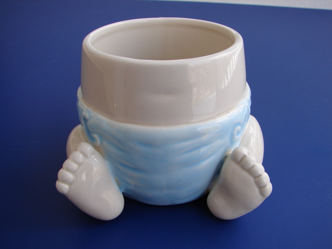VINTAGE OCI OMNIBUS  1986 TAIWAN CERAMIC PLANTER/CUP MUG BOY BABY DIAPER FEET
