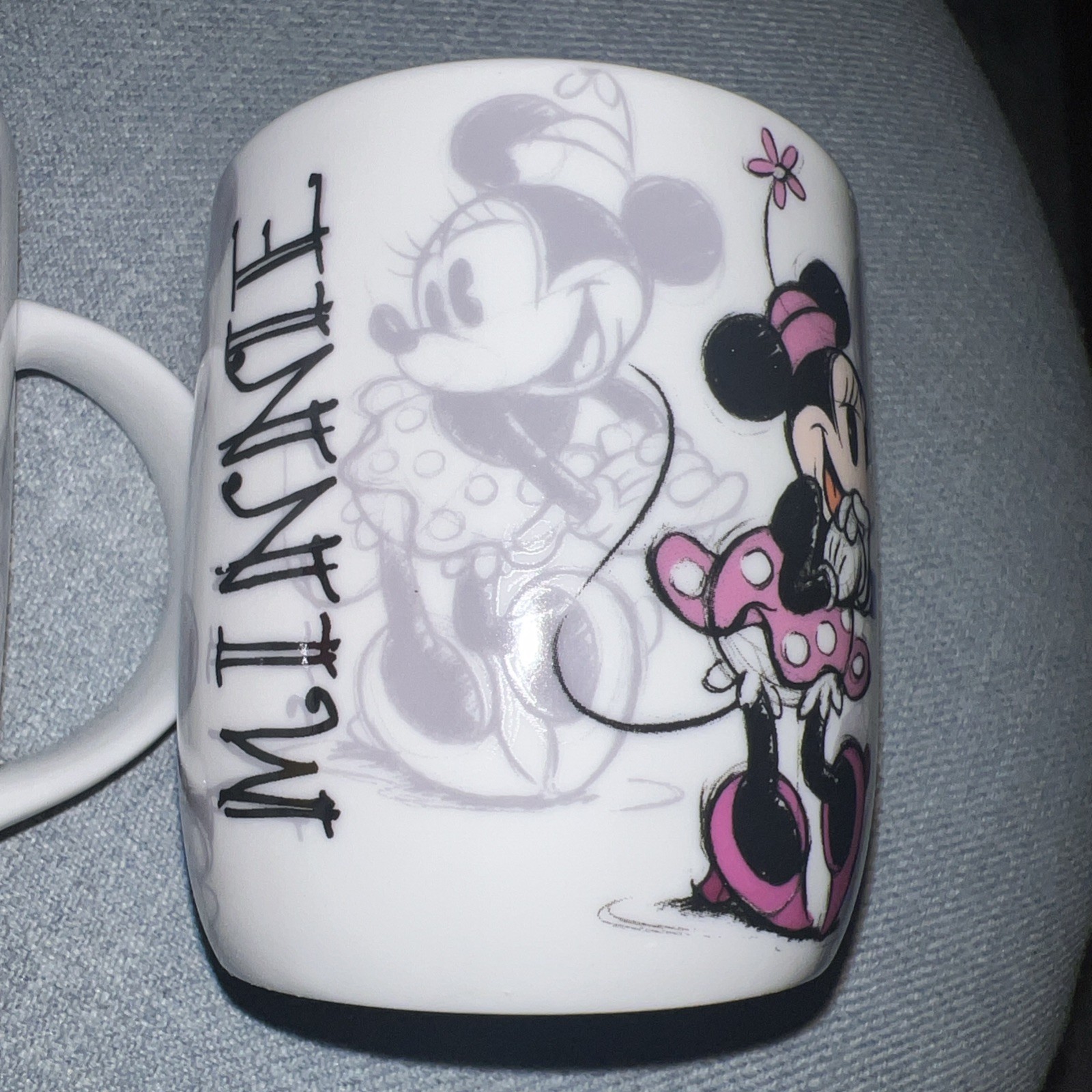 disney 2 pack mugs hot topic mickey & minnie - EUC