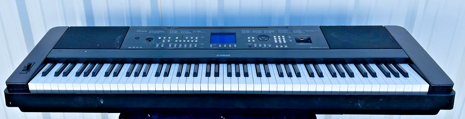Yamaha DGX-650 88-key Portable Grand Piano 12V *Mostly Working* Tested