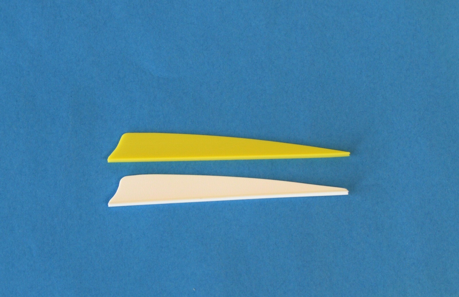 Crossbow TPU Shield Vanes 4" Fletches 400 Pcs  - White or Yellow Fletchings