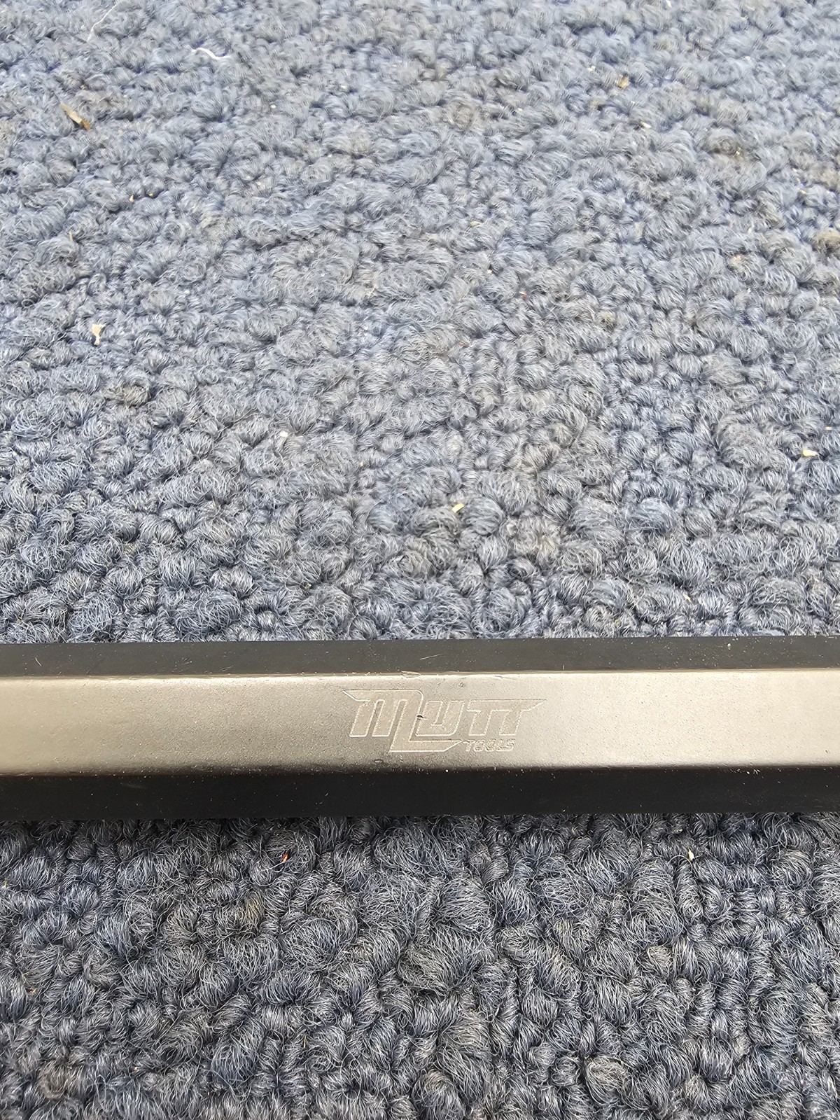 Mutt Tools Heavy Duty Alignment Pry Bar – Professional-Grade Sleever 13 Inch