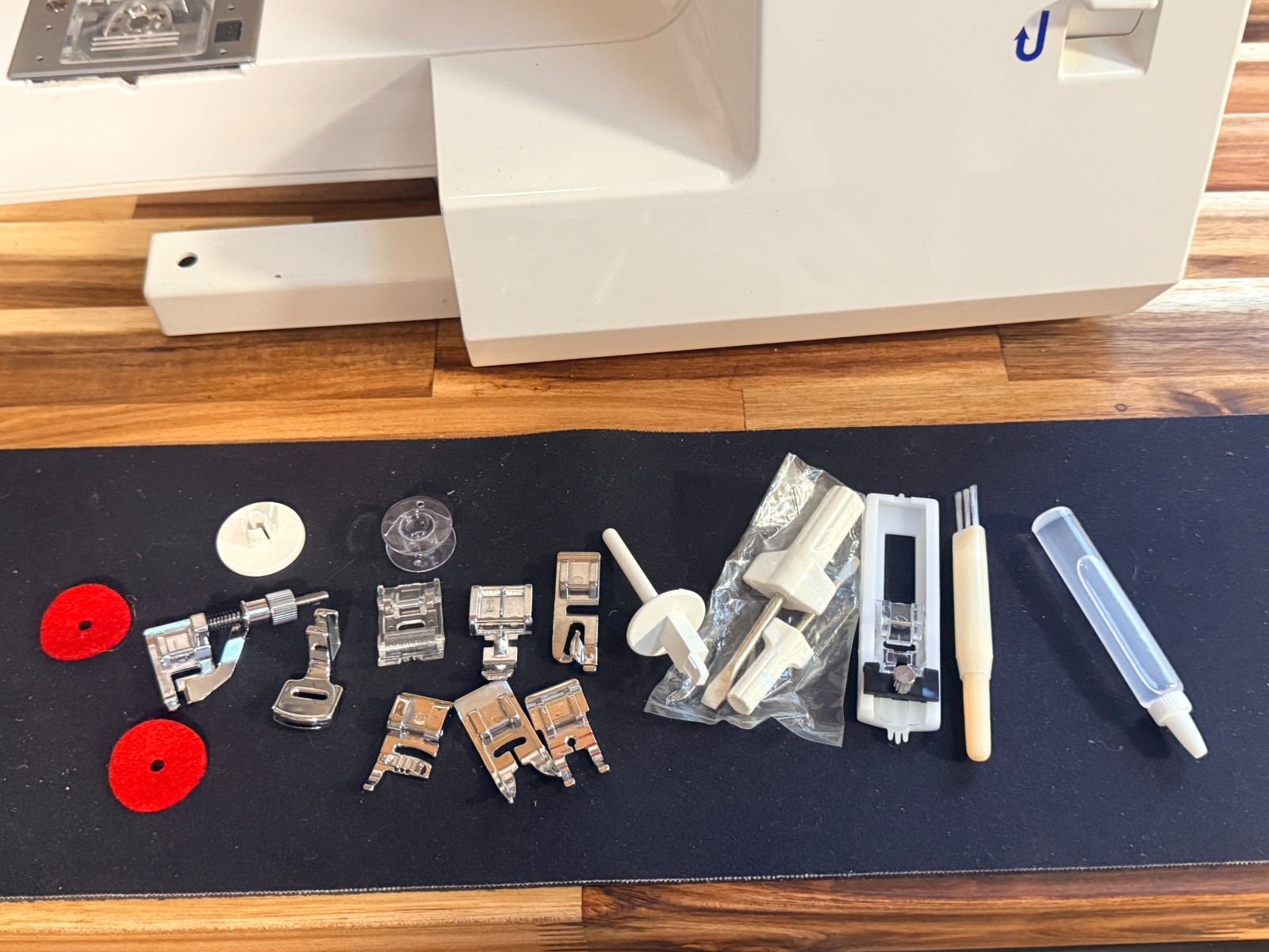 White Model 2037 Sewing Machine with Accessories – Tested & Working