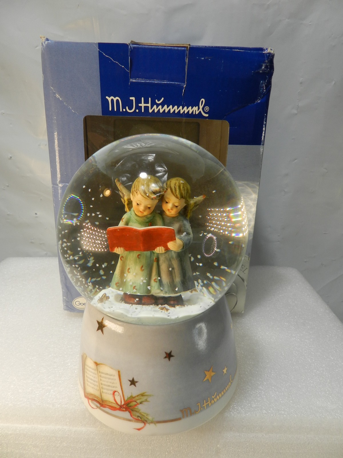 Goebel M.J. Hummel Musical Snow Globe Angel Duet in Box (Q22K)