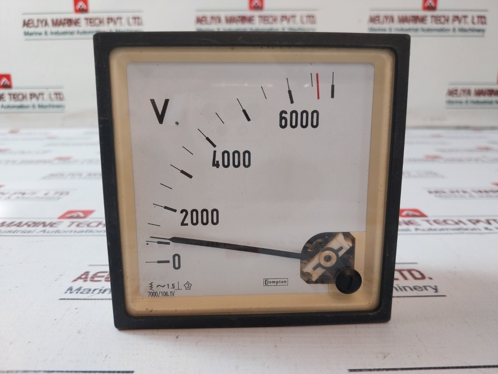 CROMPTON INSTRUMENTS Analog Voltmeter 0-7000V