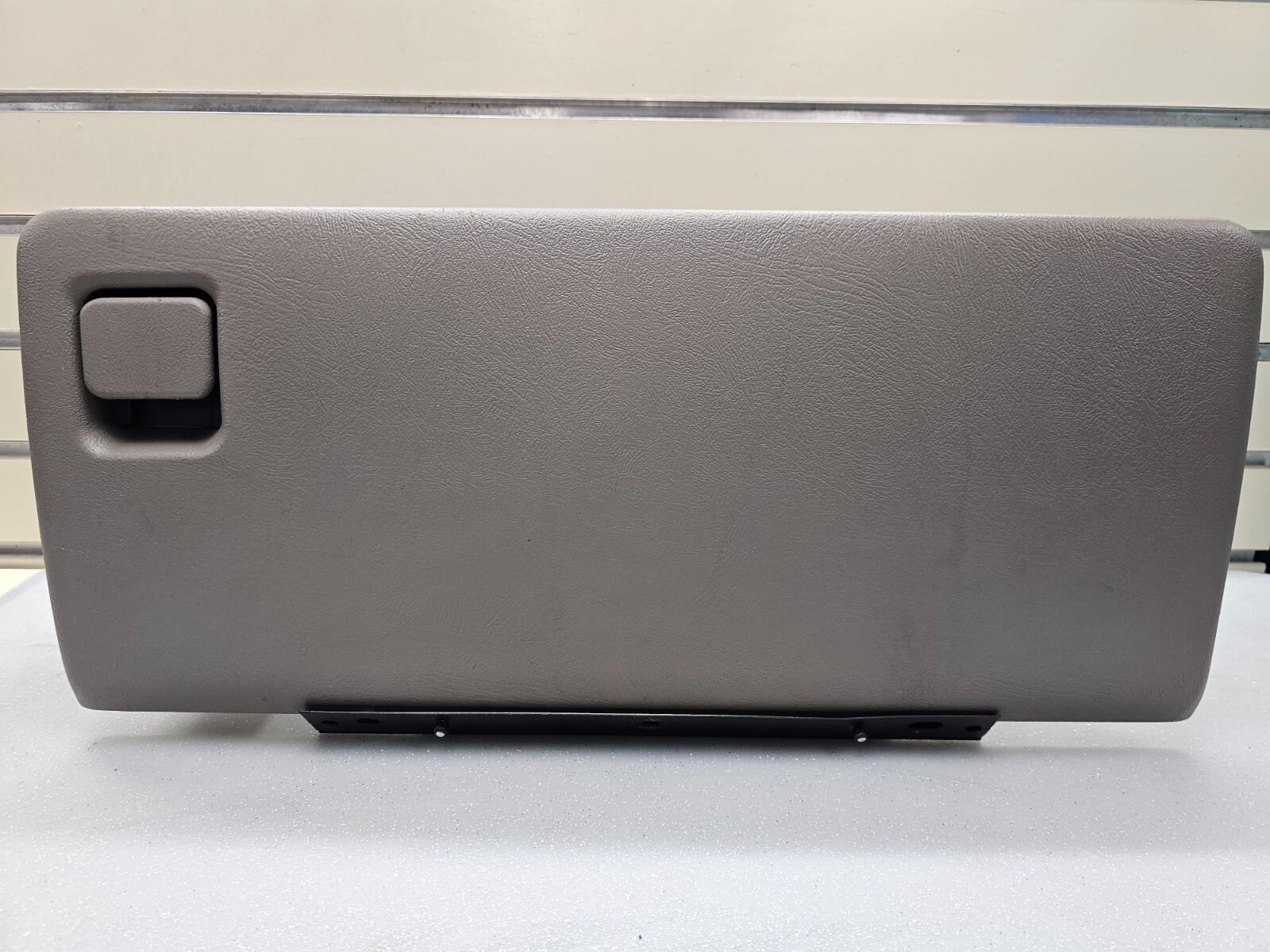 99-06SILVERADO SIERRA Dash GLOVE BOX Storage Compartment Door Assembly LT GRAYG3