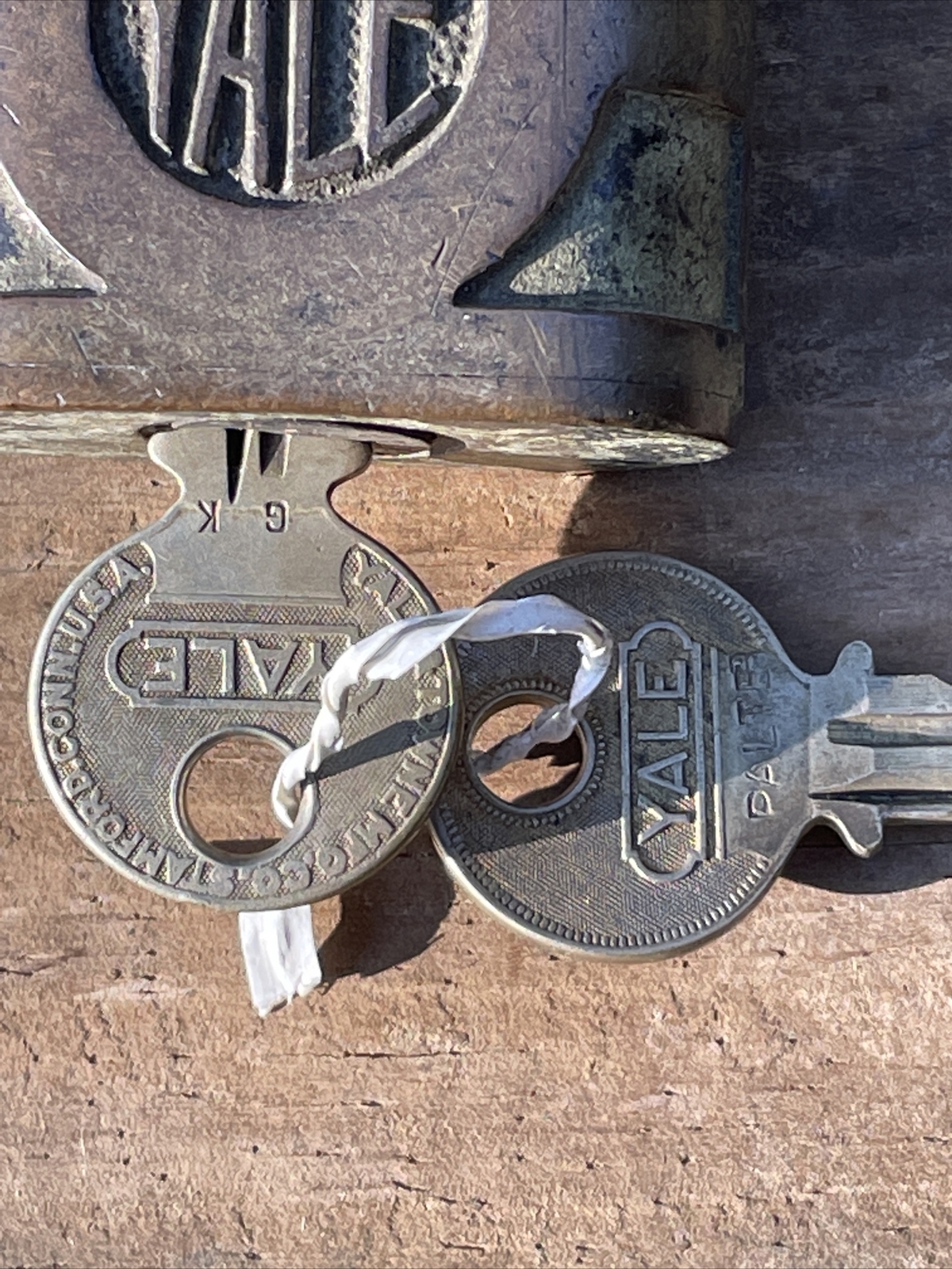 Antique Yale Brass Padlock With 2 Keys