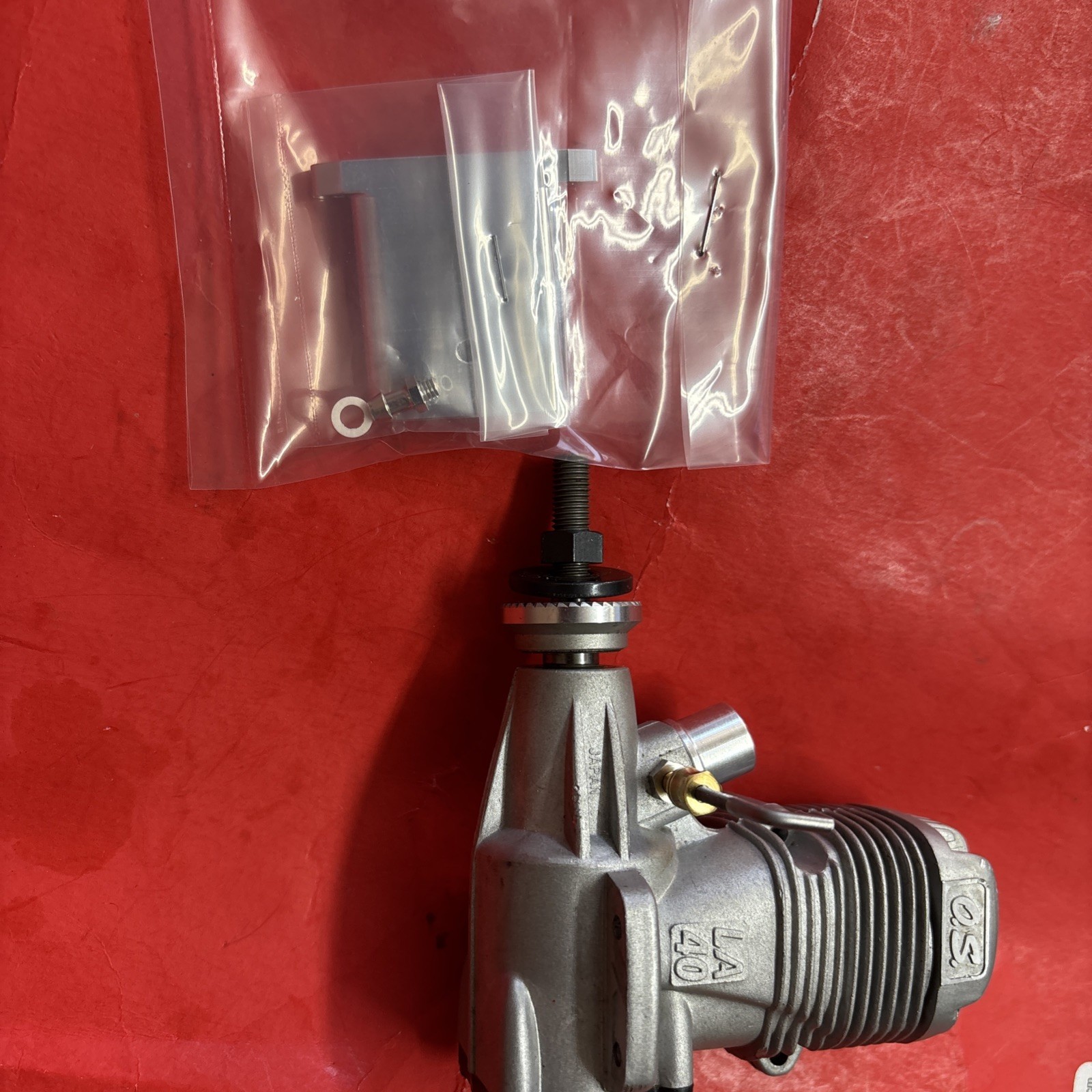 OS LA 40 C/L ENGINE NEW NO BOX COMPLETE WITH T-MUFFLER #107A