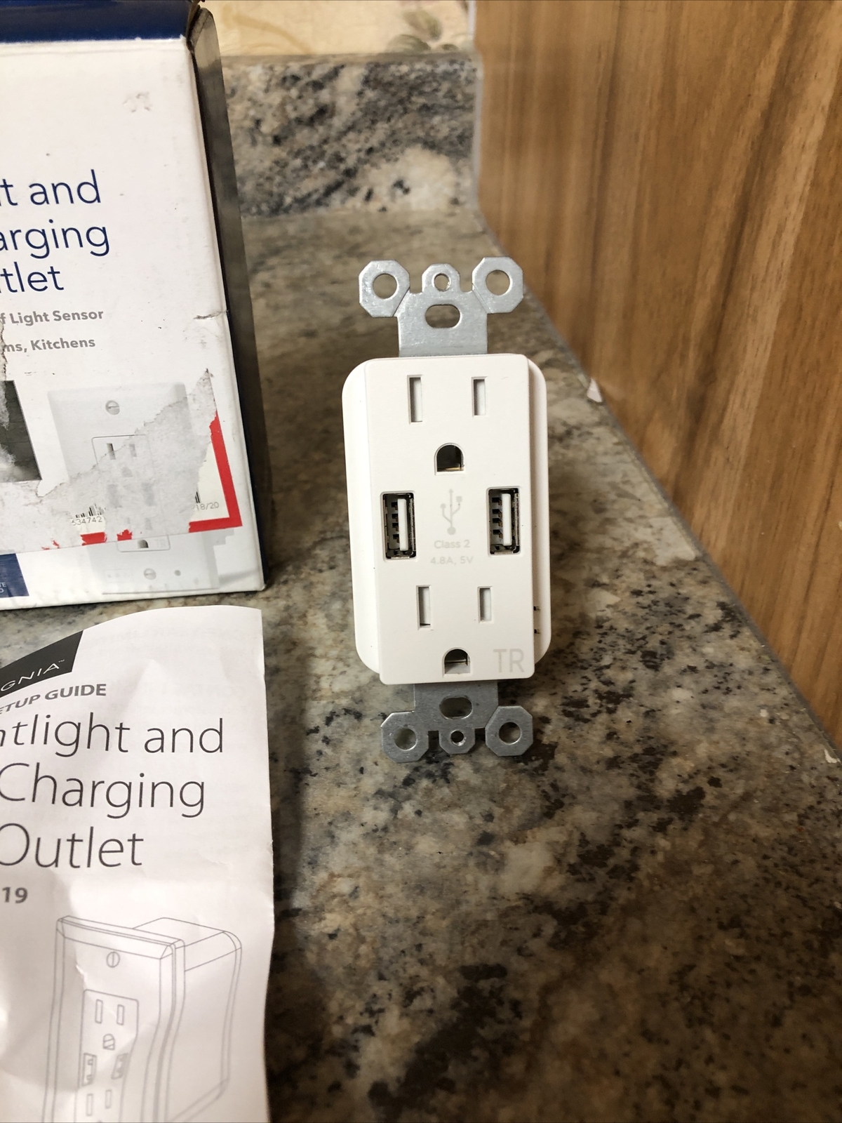 Insignia Nightlight 2-Outlet/2-USB Charging Wall Outlet White
