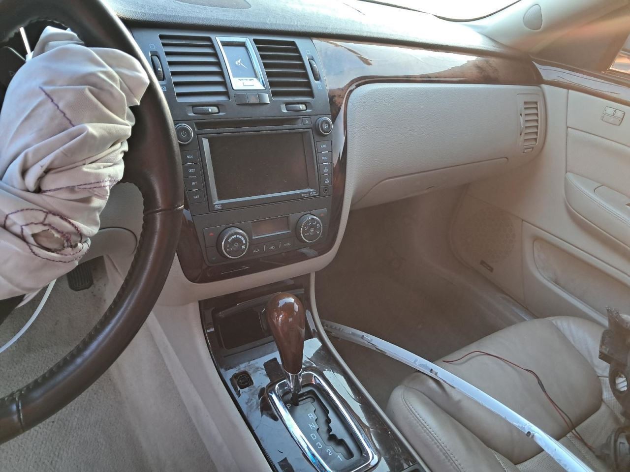 DTS 2011 Glove Box 4776953