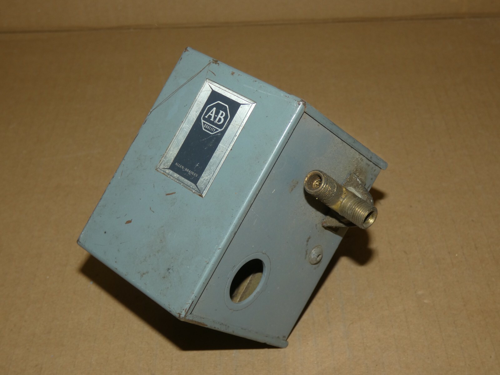 Allen Bradley 830-C5-204 Pressure Switch 25-50 Psi