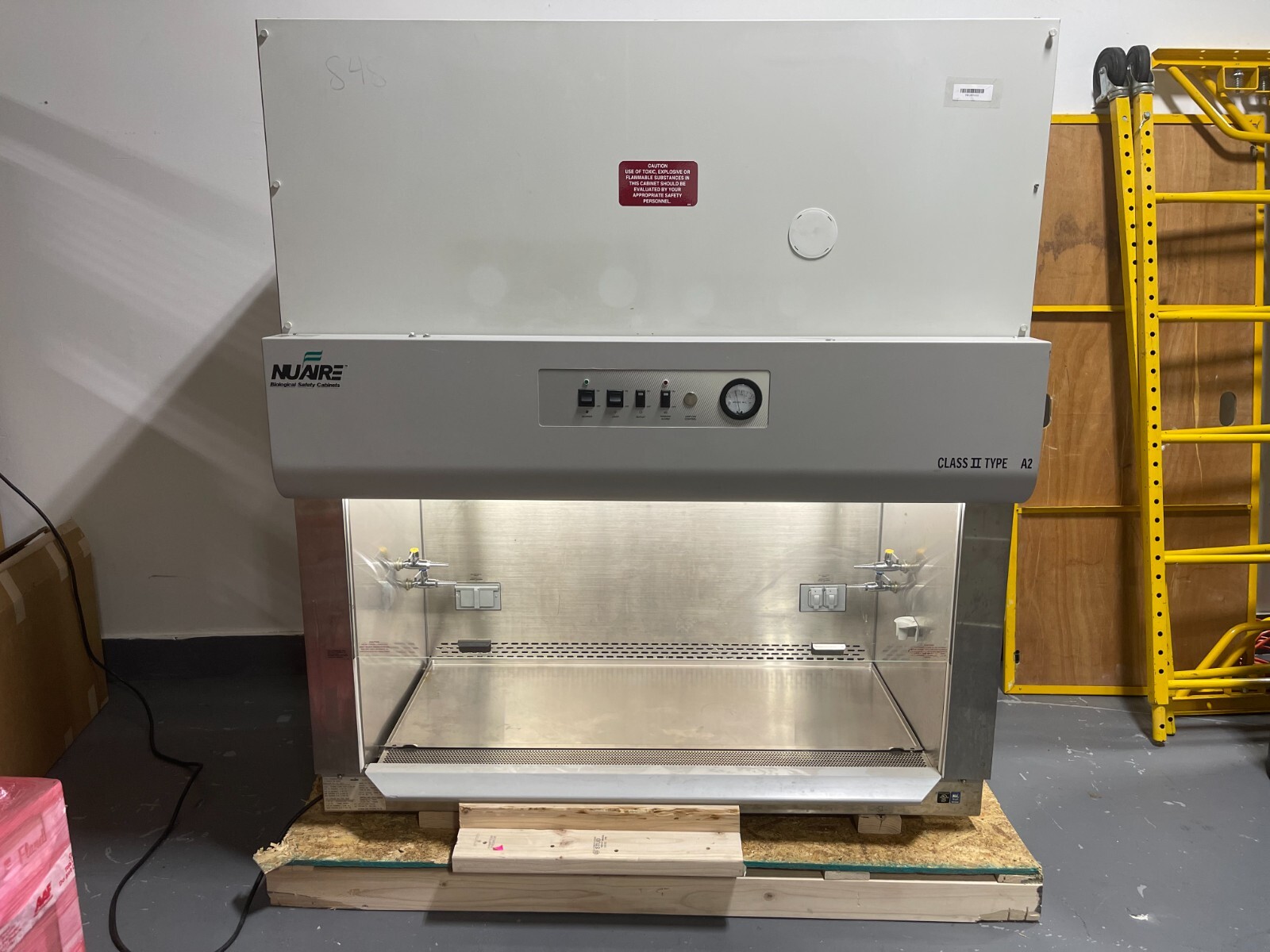Class 2 Type A2 Biological Safety Cabinet NuAire Model NU-425-400 Series 30