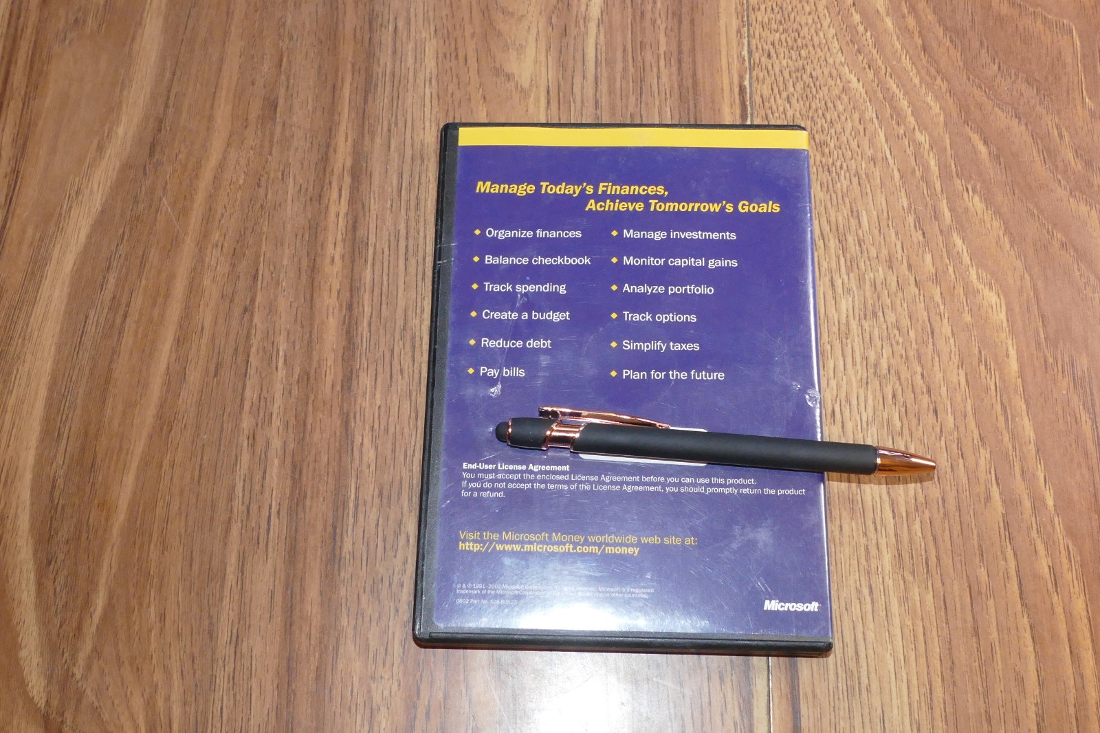 Microsoft Money 2003 Deluxe - DVD - Windows 98 / 2000 / ME / XP - With Key