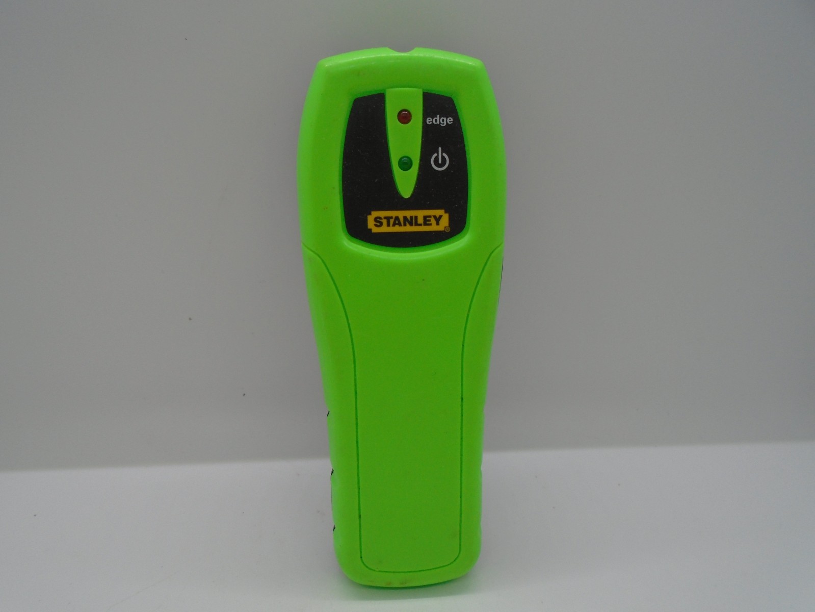 STANLEY Battery Operated Stud Finder Automatic Calibration 9V Battery Included