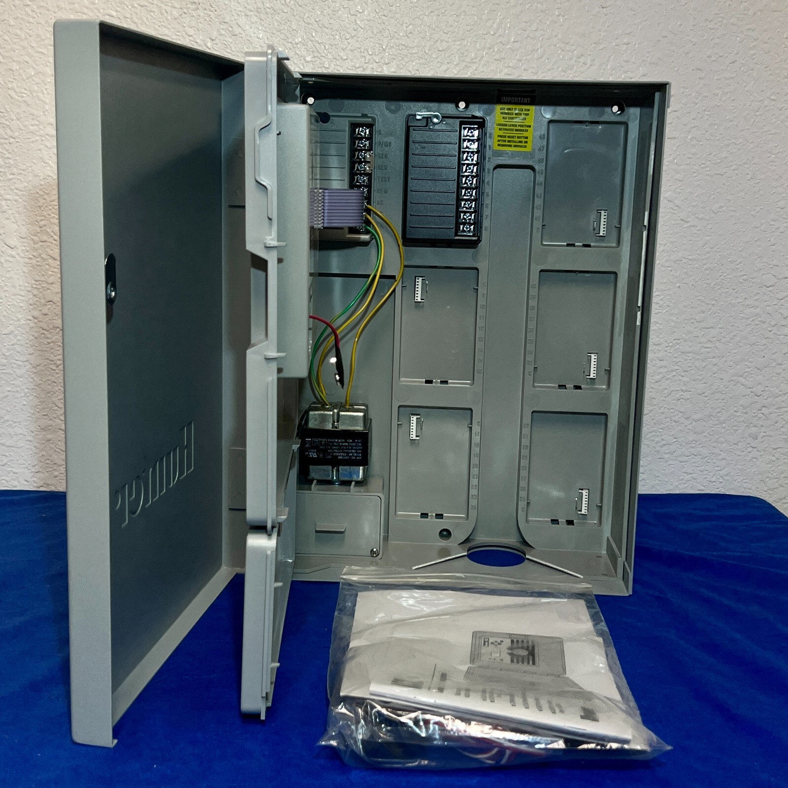 Hunter ICC-800-M Sprinkler Irrigation Timer Controller 8 Station CASE DAMAGED