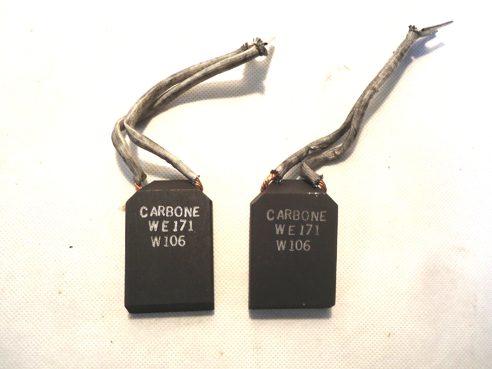 NEW LOT OF 2 CARBONE WE171W106 CARBON BRUSH