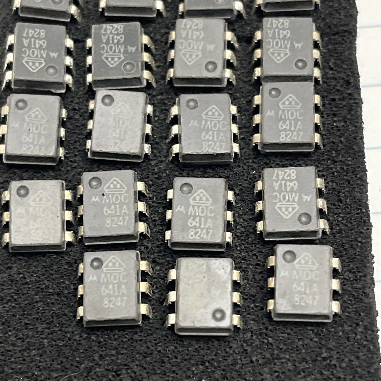 QTY 27 MOC641A INTEGRATED CIRCUIT MOTOROLA