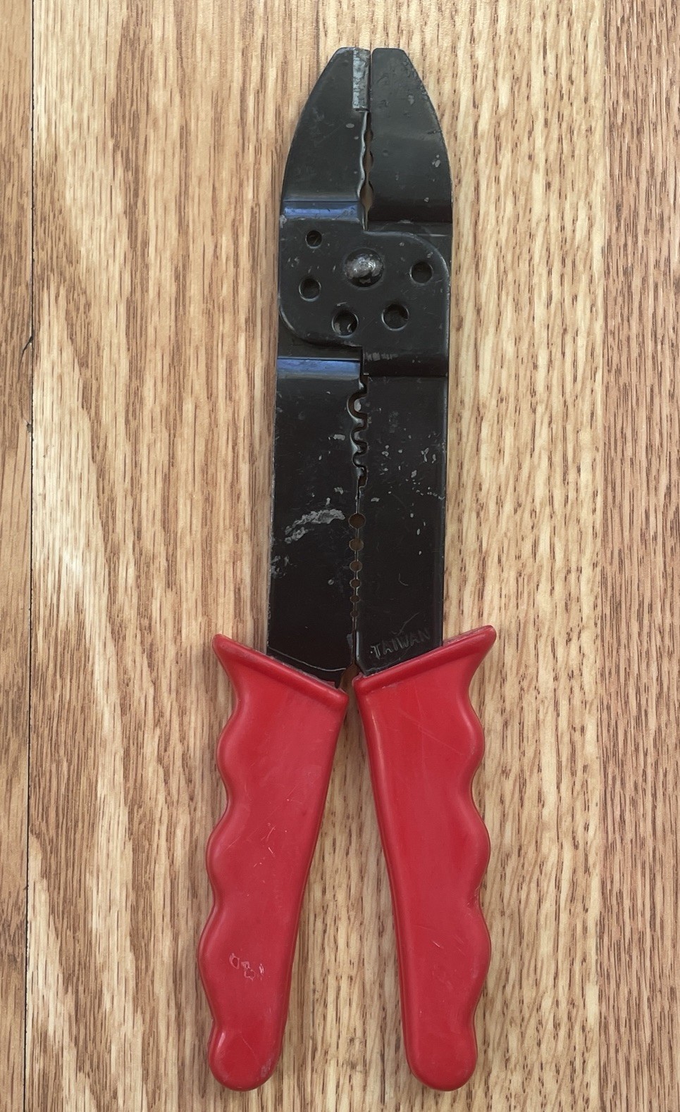 VINTAGE MULTIFUNCTIONAL WIRE STRIPPER, CRIMPER & CUTTER TOOL FOR ELECTRICAL WORK