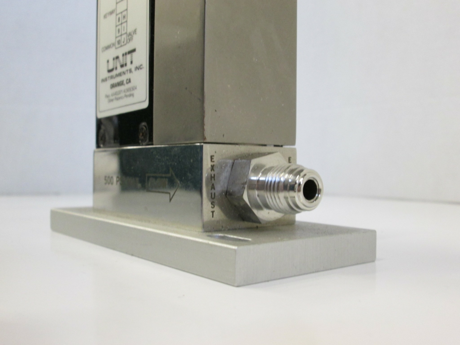 Unit UFC-1100 Mass Flow Controller MFC, O2, 1000 SCCM, 1/4" Male