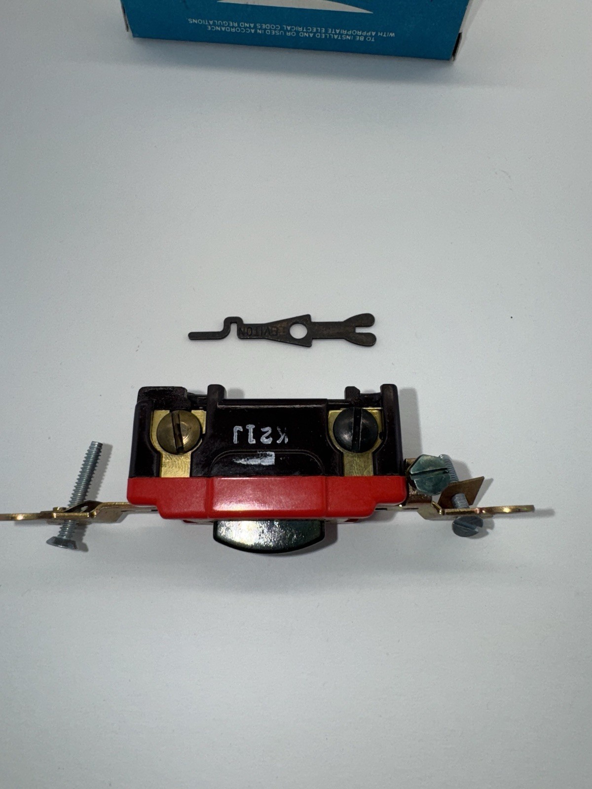 Leviton 1223-2L 20-Amp, 120/277-Volt, Toggle Locking 3-Way AC Quiet Switch,