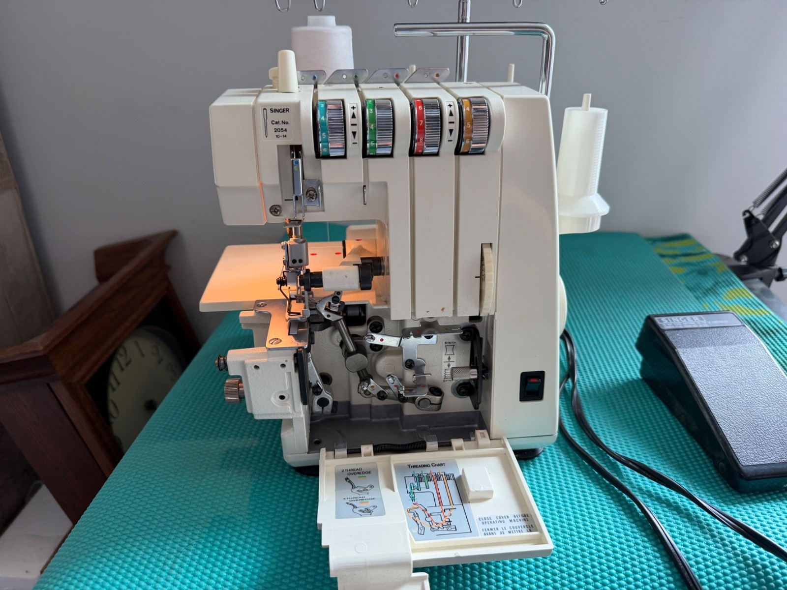 SINGER QuantumLock 14U Serger Sewing Machine - Working - Missing Cylinder Cover