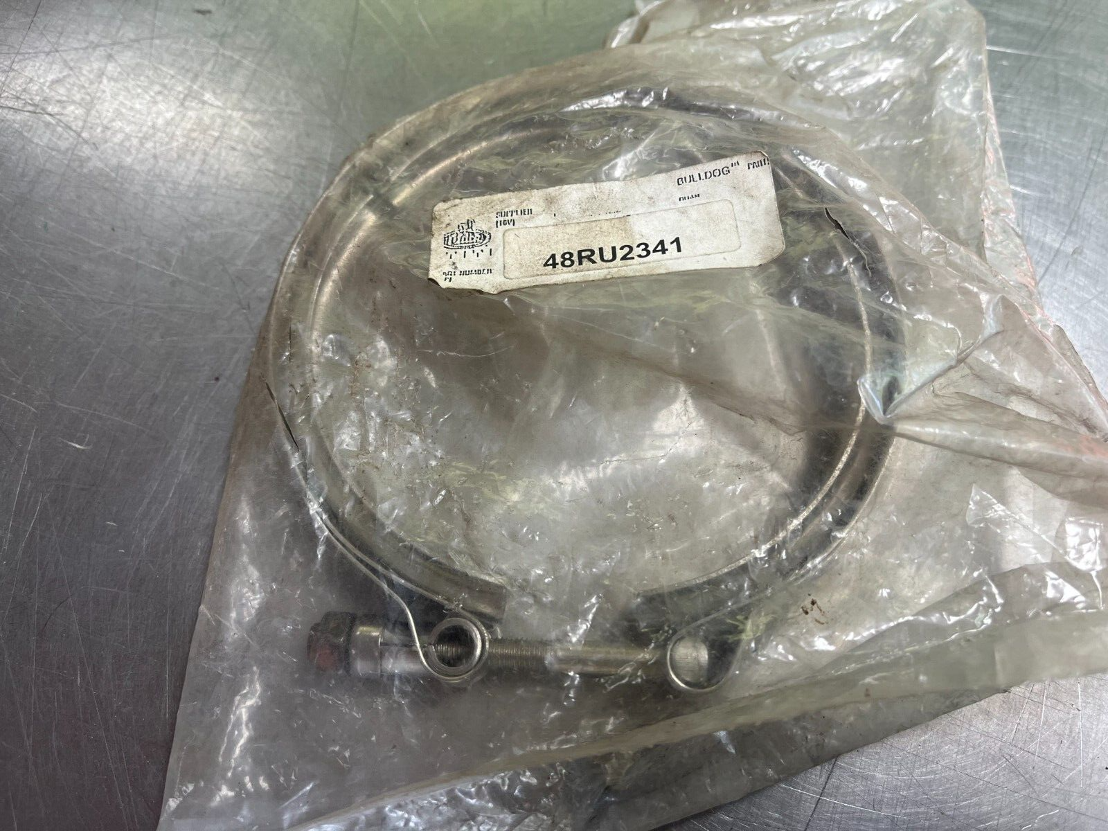 48RU2341 OEM MACK Clamp