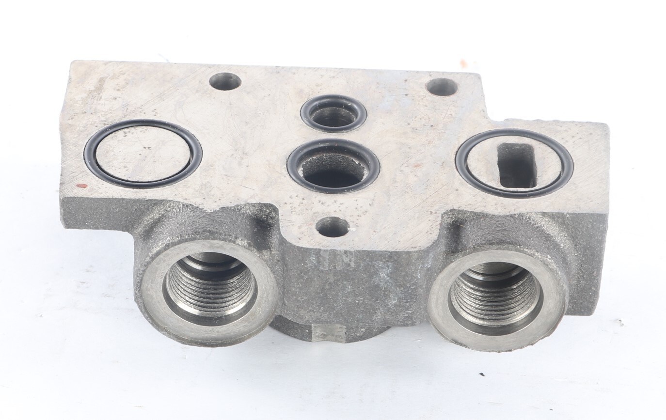 New 11003257 Danfoss Sundstrand Valve Section