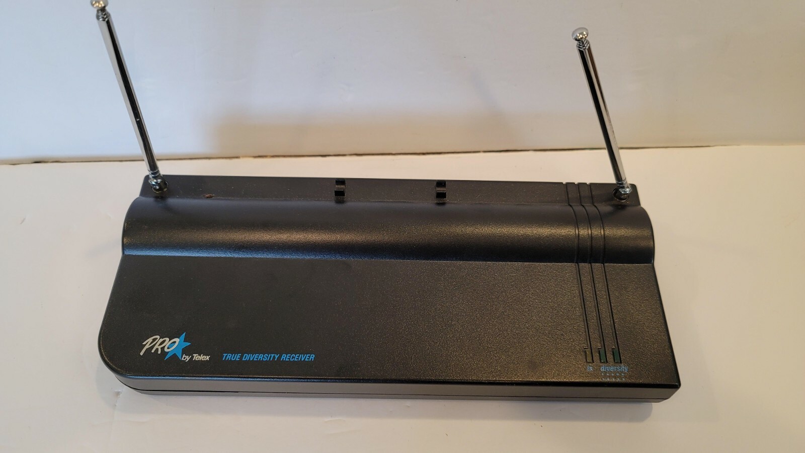 PRO BY TELEX TRUE DIVERSITY RECEIVER & Microphone 171.905