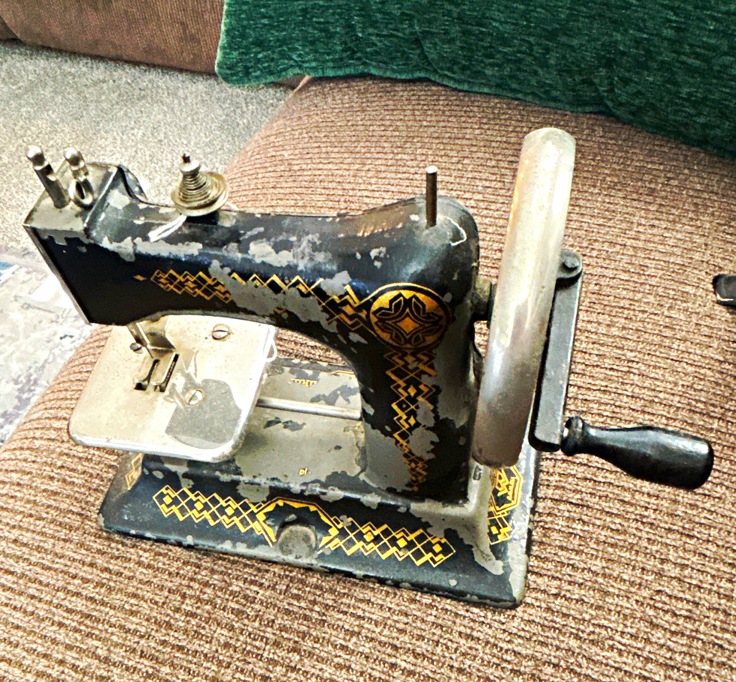 Vintage Handheld Manual Hand Crank Sewing Machine Cast Iron Base Black Gold