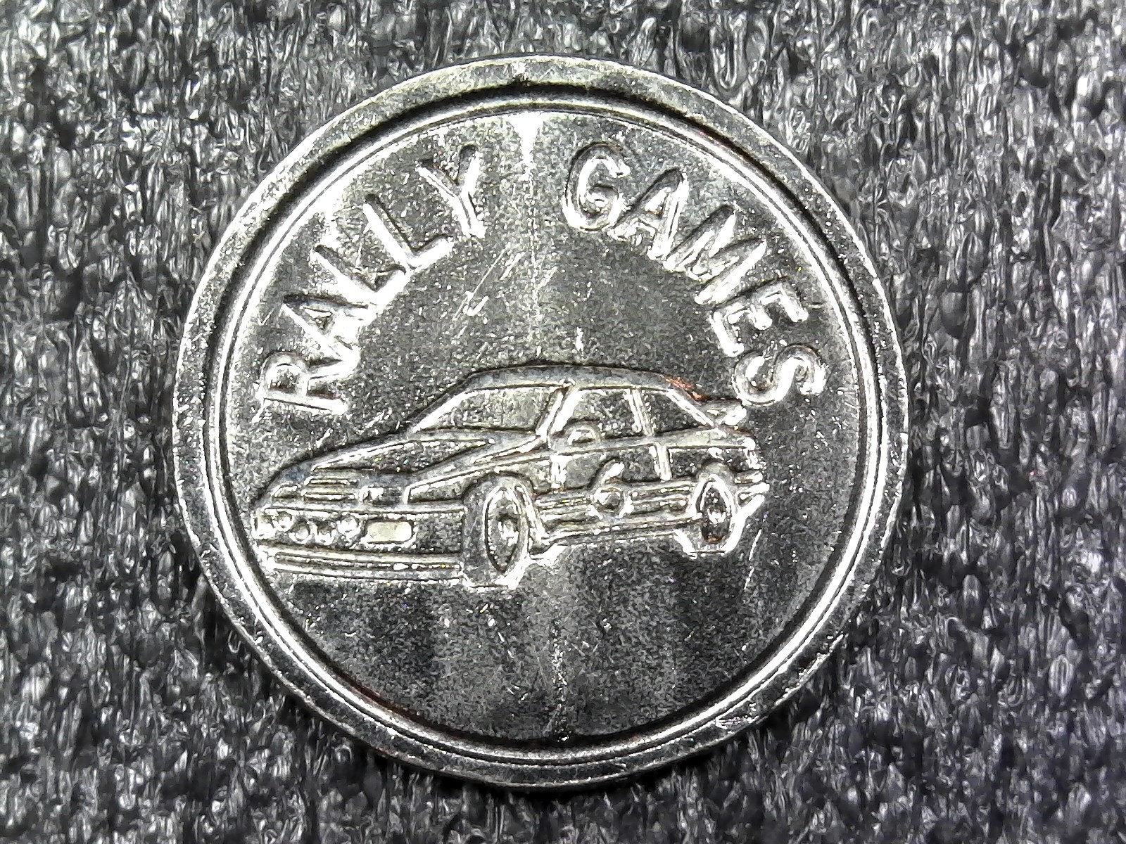 Rally Games Slotted Arcade Machine Token 24mm (c1130)