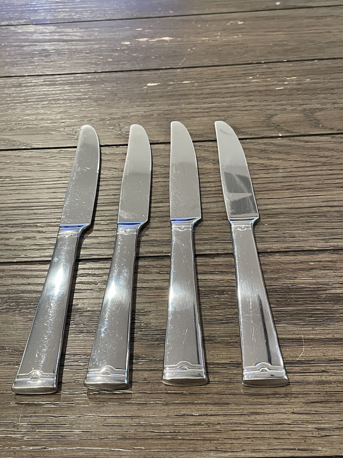 4 Wallace SERENITY Stainless Dinner Knives 9 5/8”