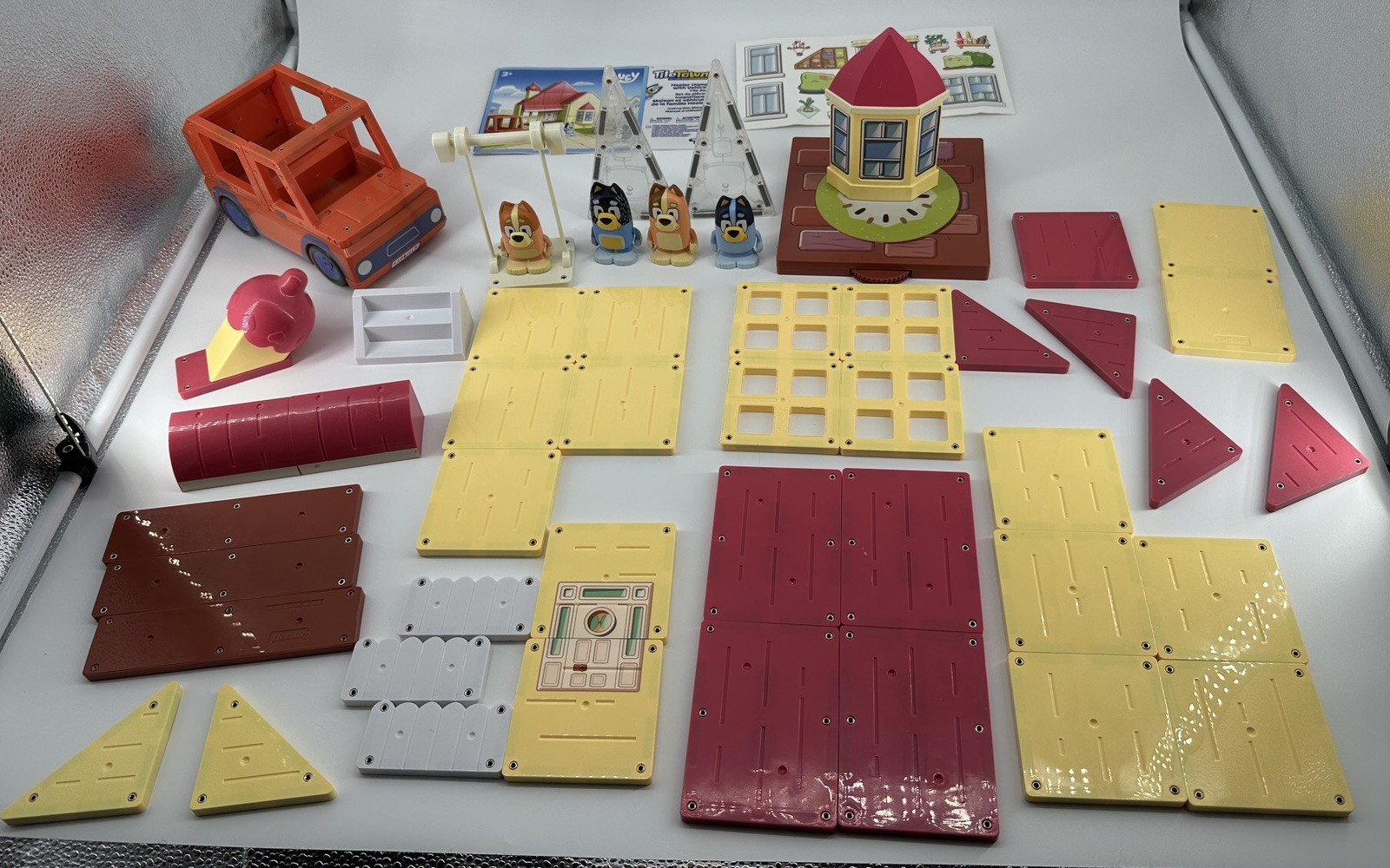 Bluey Tile Town Heeler Home Figures Magnetic W/Instructions & Stickers Complete