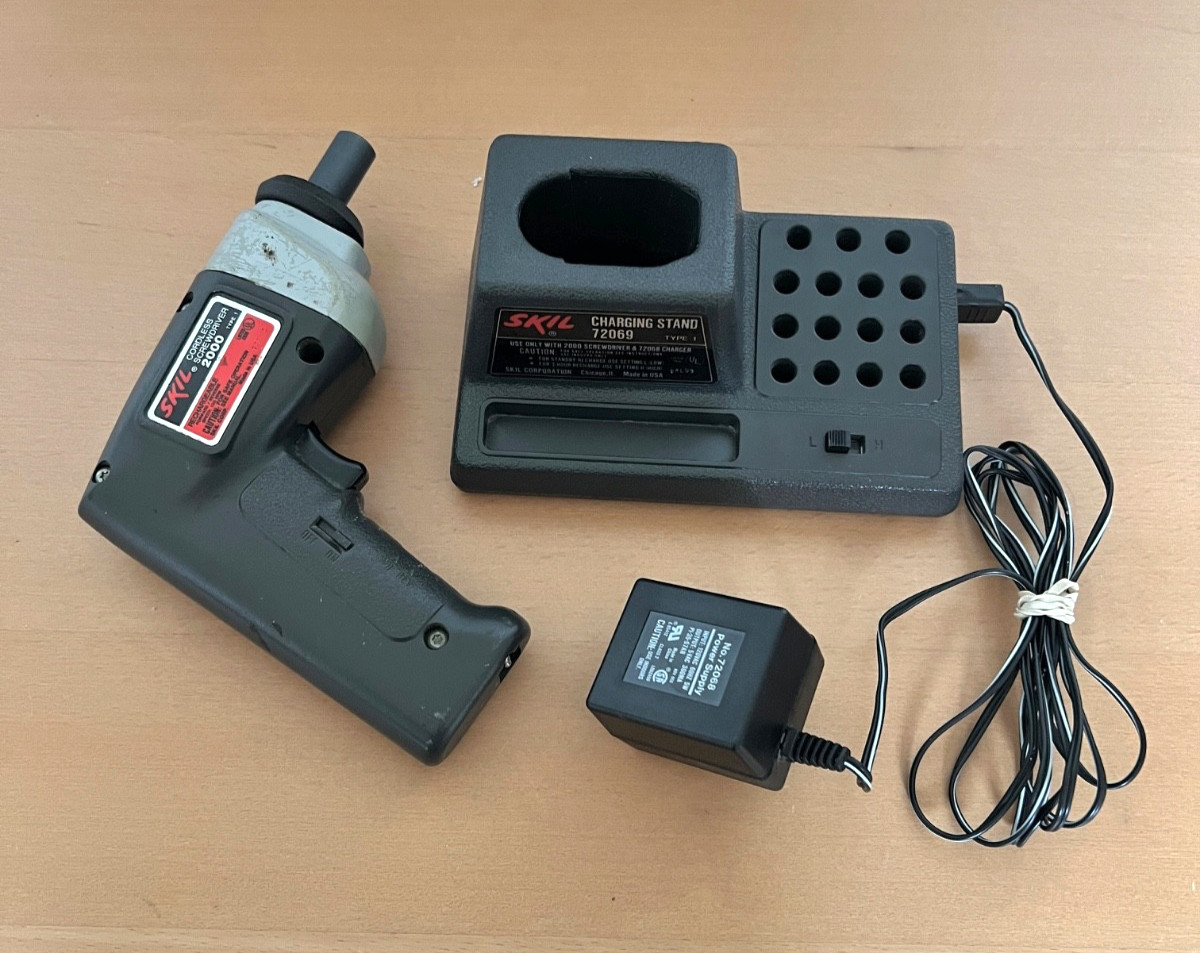 Parts Not Working Skil 2000 Cordless Screwdriver with Charging Stand 72068 72069