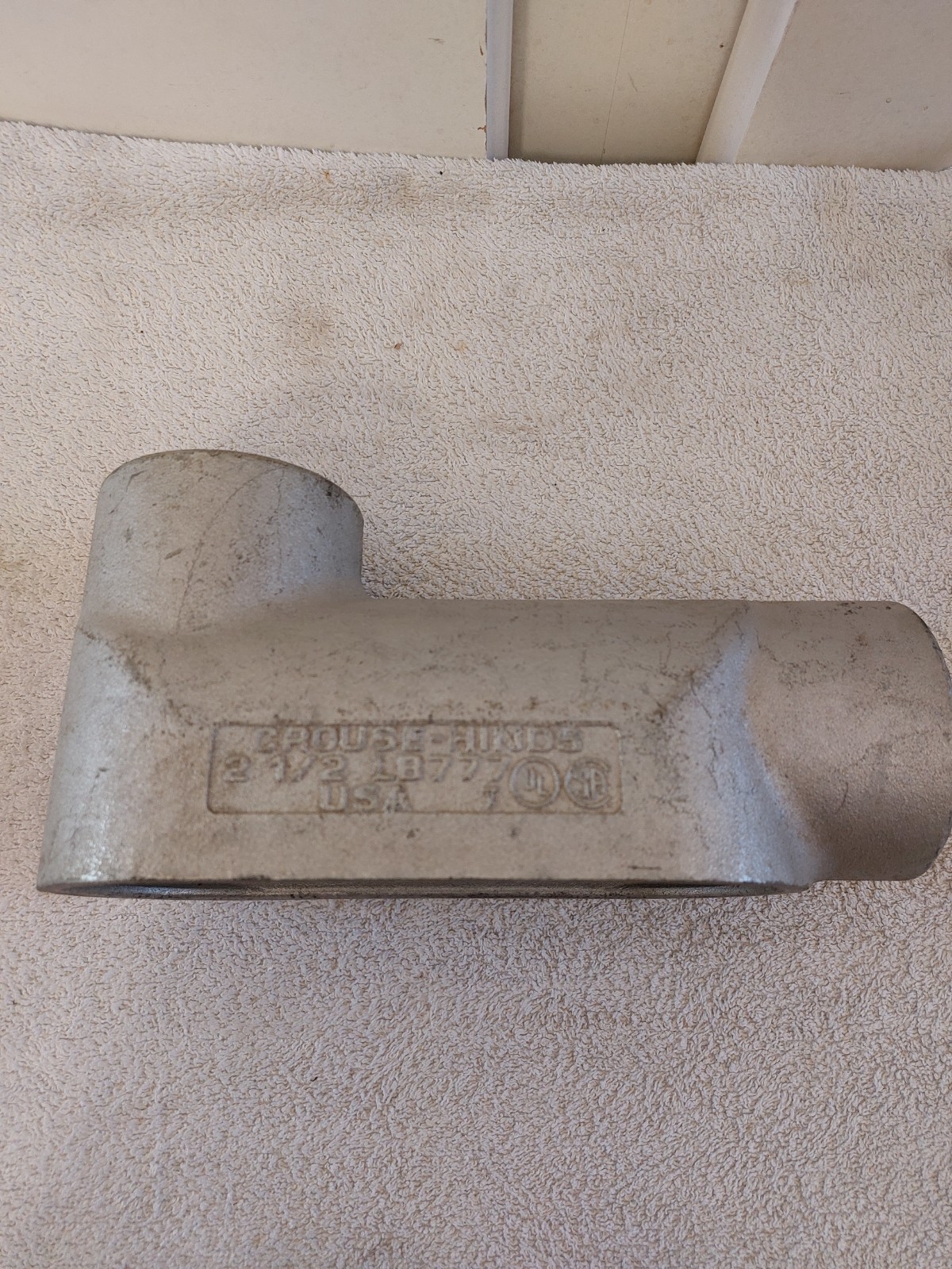 CROUSE-HINDS LB777 2-1/2" CONDUIT BODY