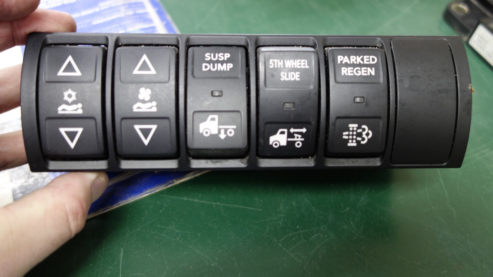 4057689C4 International Navistar 5 Rocker Switch Panel