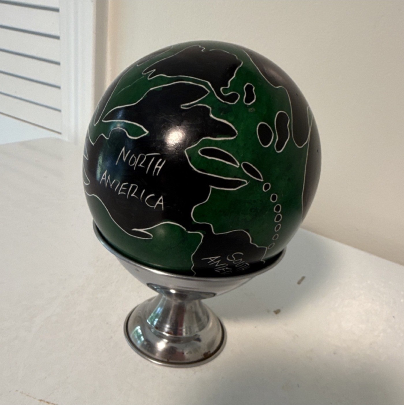 Paperweight Globe Green Black with Metal Stand