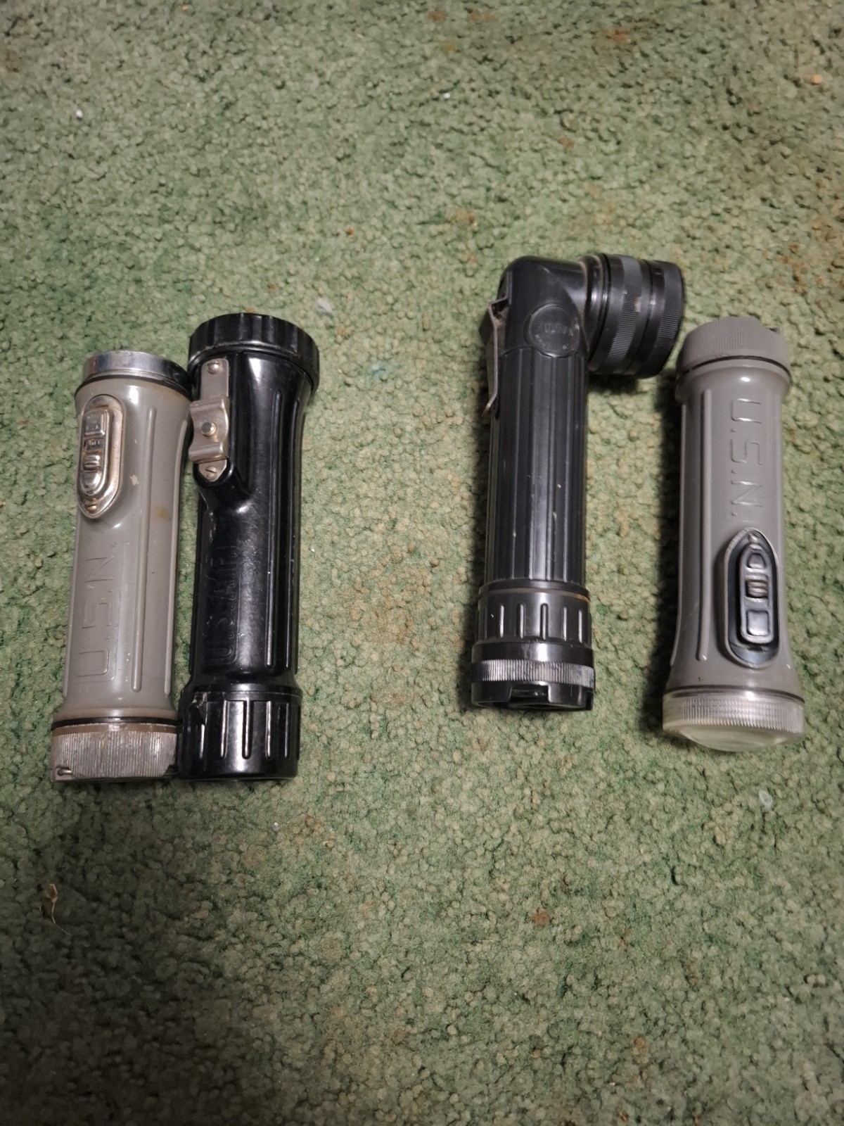 Military Surplus Flashlights Lot. 2 Left Work, 2 Right Don't. See Description