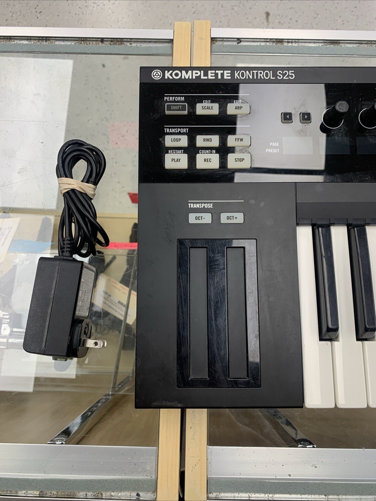 NI Komplete Kontrol S25 MIDI Keyboard Controller 25-Key 209895
