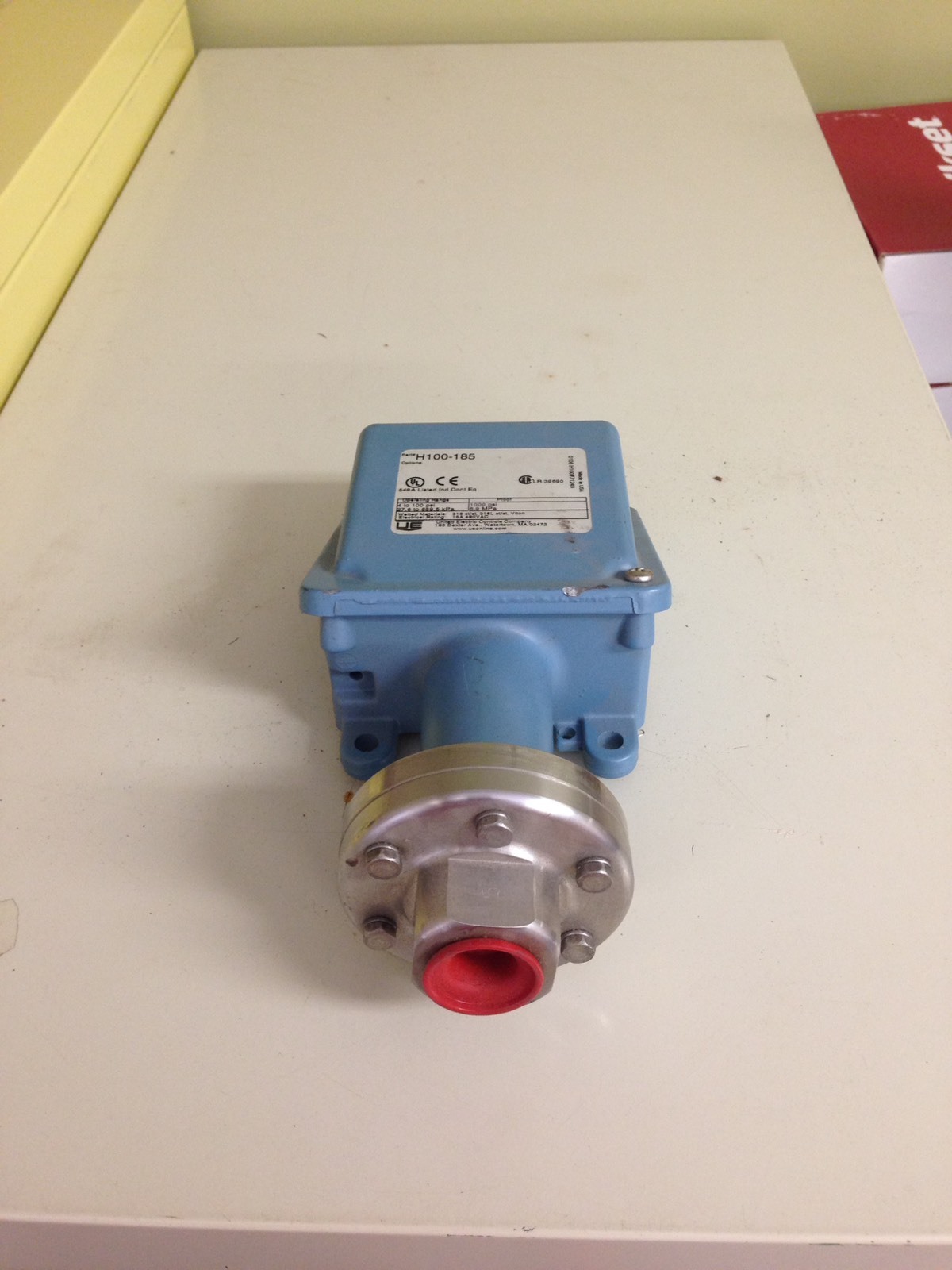 United Electric H100-185 pressure switch