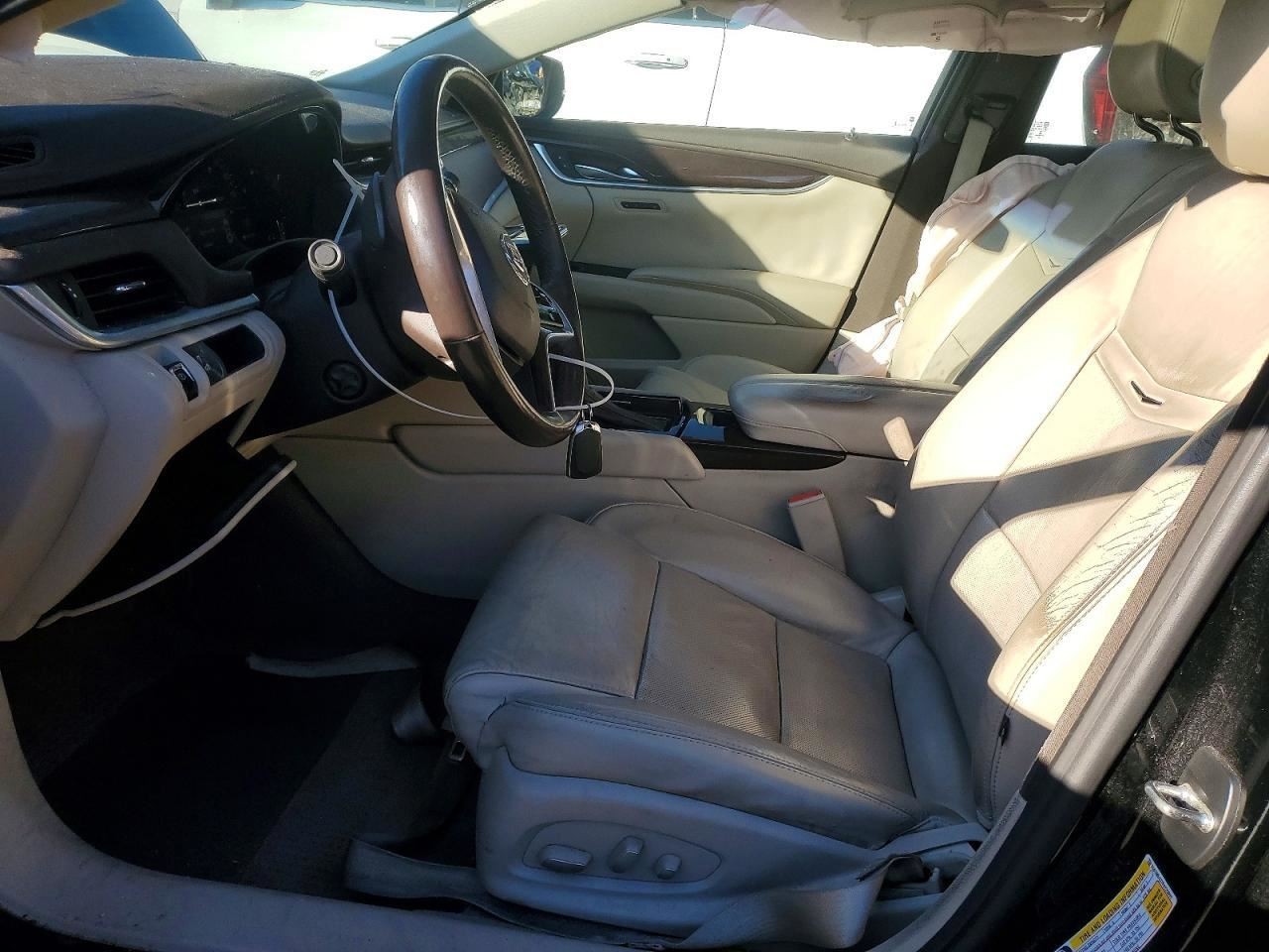 XTS 2015 Glove Box 5001732
