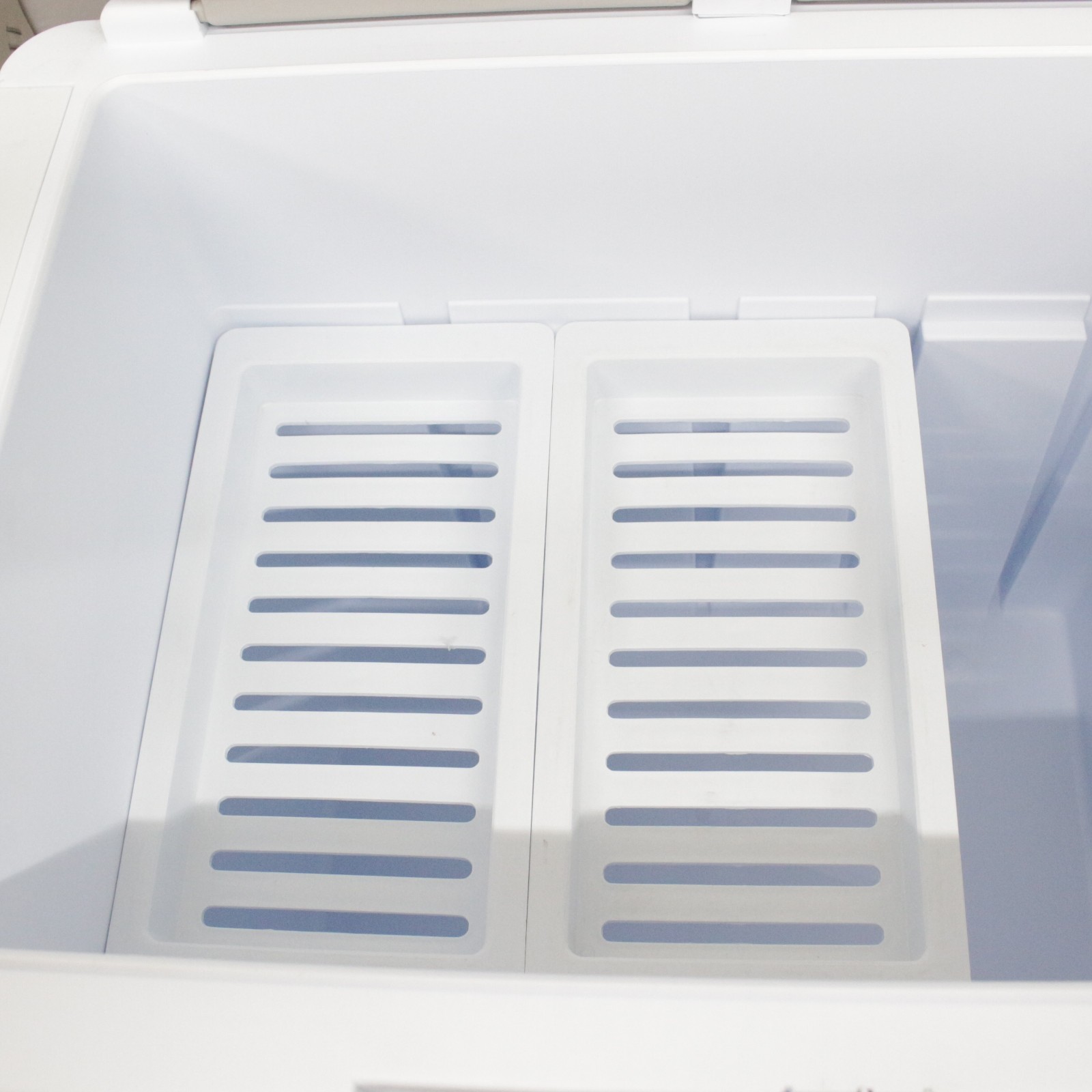 Koolatron Portable Car Cooler Warmer Iceless 12V 33 Quart 31 L White