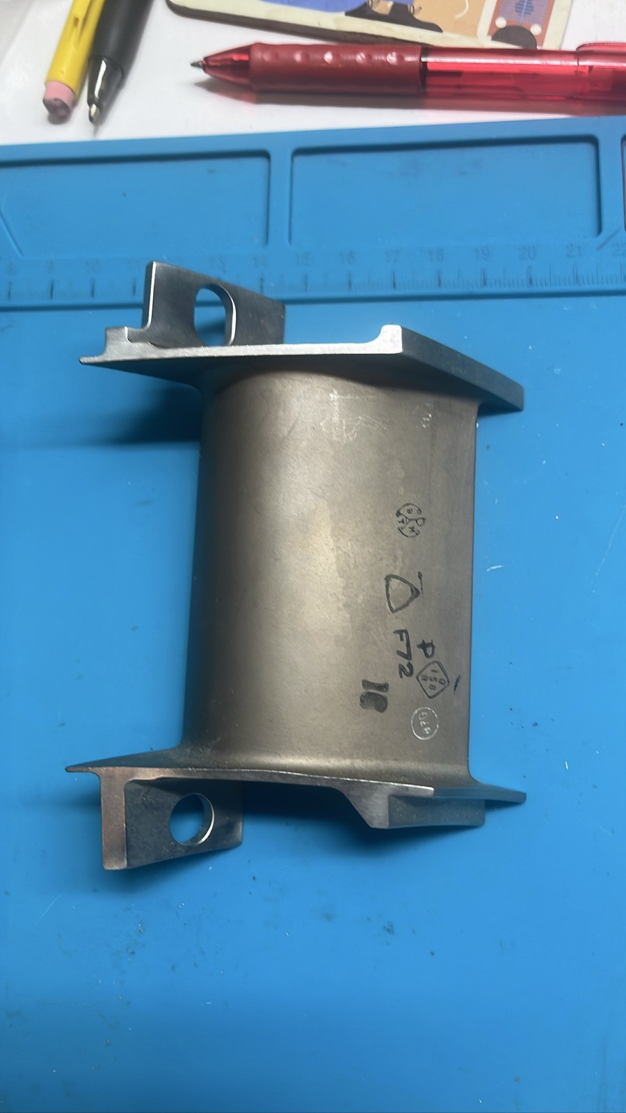 Pratt & Whitney JT8D Jet Engine Turbine Vane F72. Part number 495051CL8