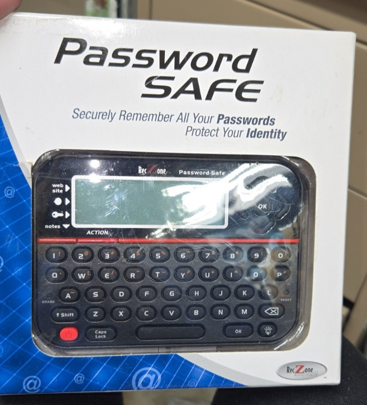 Password Keeper Safe Vault Password Organizer RecZone Model 595 New