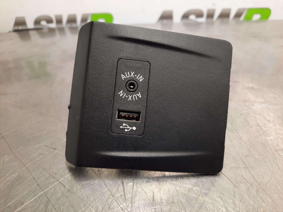 BMW USB AUX-IN socket F45 F46 2 SERIES F48 F49 X1 F25 X3 84109266607